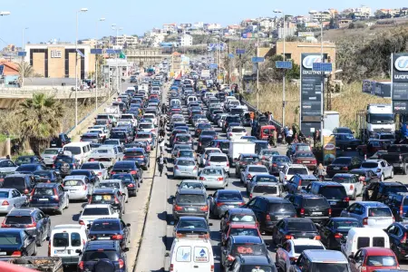 الطيران الحربي والمسيّر كثف غاراته على مناطق عدة بلبنان (أ ف ب)