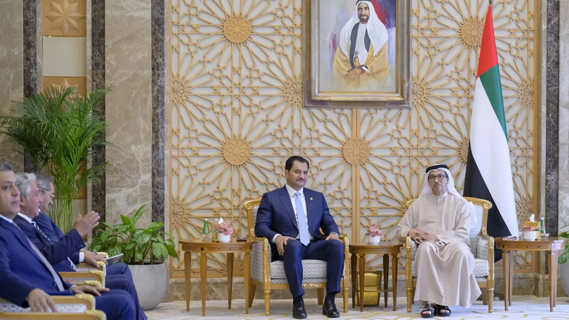 منصور بن زايد وصدام خليفة حفتر بحثا سبل تعزيز العلاقات بين الإمارات وليبيا منصور بن زايد وصدام خليفة حفتر بحثا سبل تعزيز العلاقات بين الإمارات وليبيا
