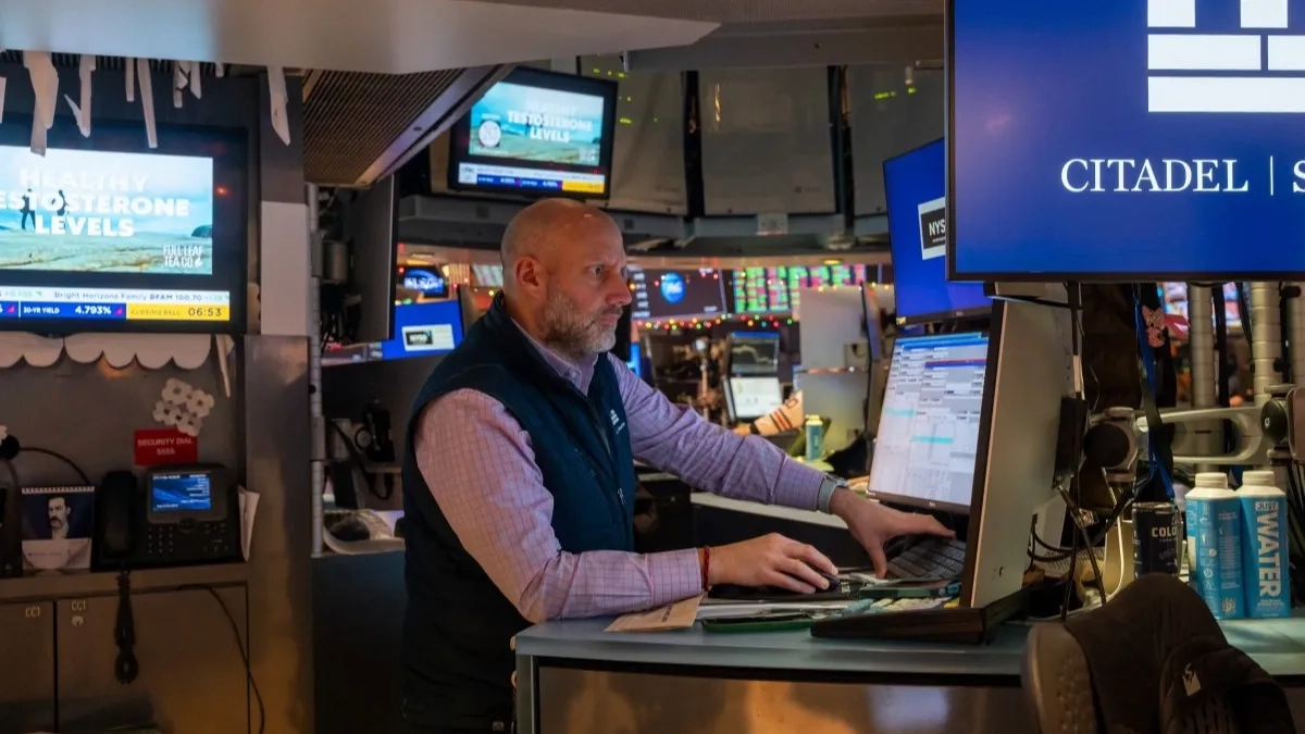 الفضة ترتفع أكثر من 14% خلال أسبوع؟ إليك توقعات الأونصة 