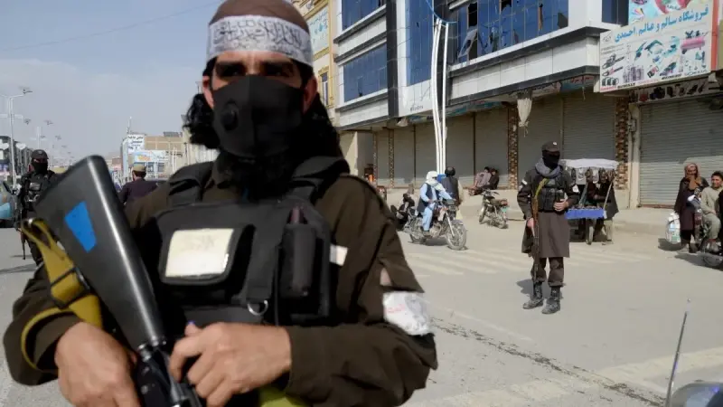 المشهد باختصار: الحرب تُسابق التفاوض مع إيران.. وصراع مفتوح ضد كابول