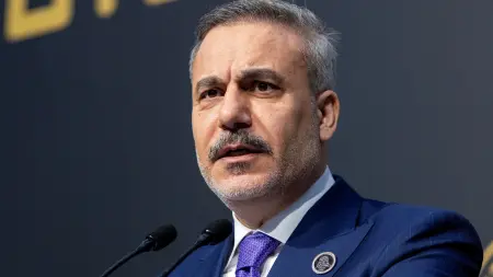 فيدان: تركيا تدرس المشاركة في إزالة الألغام من مضيق هرمز