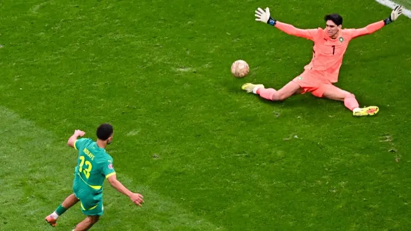 فيديو - شاهد تألق ياسين بونو في محاولتين محققتين أمام السنغال