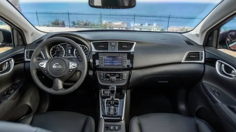 سعر ومواصفات نيسان سنترا 2025.. تخفيضات كبرى ومزايا مذهلة