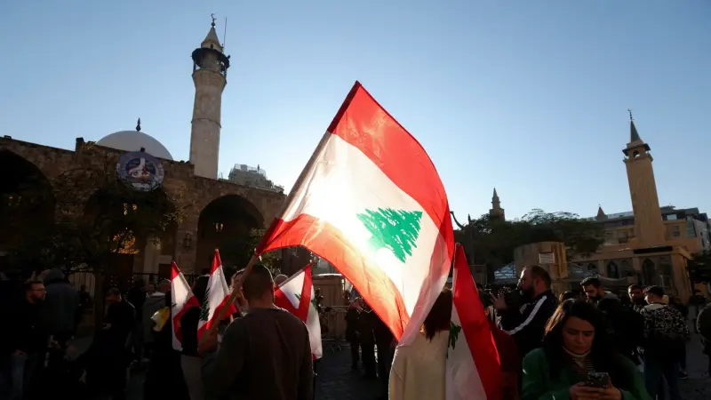 لماذا "حزب الله" غني ولبنان فقير؟.. تقرير يجيب