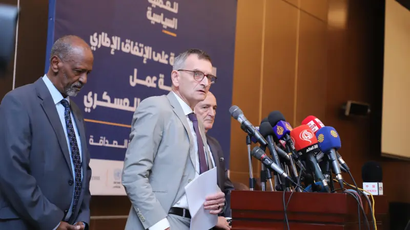 رجل يطلب فتوى لقتل المبعوث الأممي في السودان