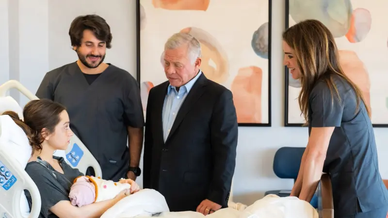 صور طفلة الأميرة إيمان ابنة الملك عبد الله الثاني تُثير تفاعلا واسعاً