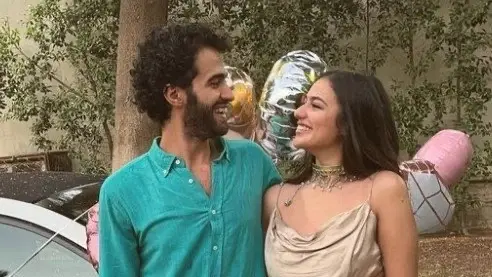 احتفلا في الشارع.. من هو مختار الديناري خطيب الفنانة ثراء جبيل؟