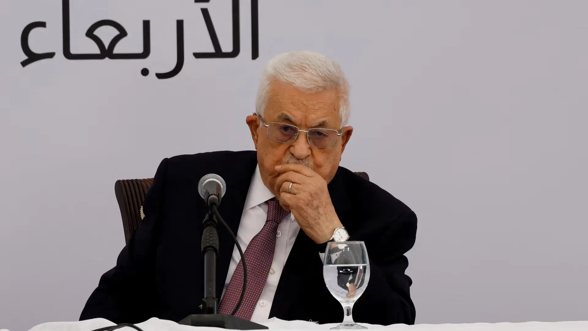 عباس حدد موعد الانتخابات الفلسطينية وسط تحديات أمنية وسياسية (رويترز) عباس حدد موعد الانتخابات الفلسطينية وسط تحديات أمنية وسياسية (رويترز)
