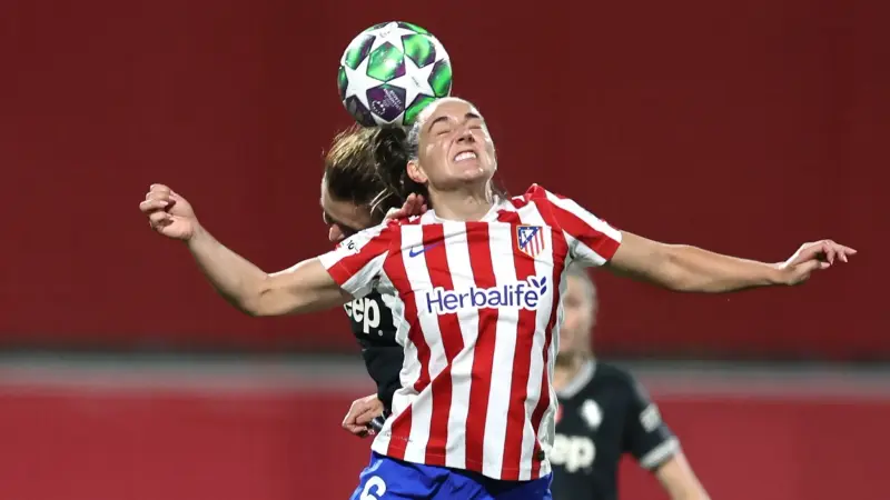 إصابة خطيرة في الرأس بعد اصطدام خلال مباراة يوفنتوس في الأبطال