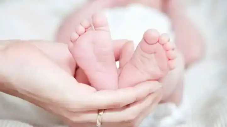 الجزائر.. ما هي حقيقة تمديد عطلة الأمومة إلى 6 أشهر؟