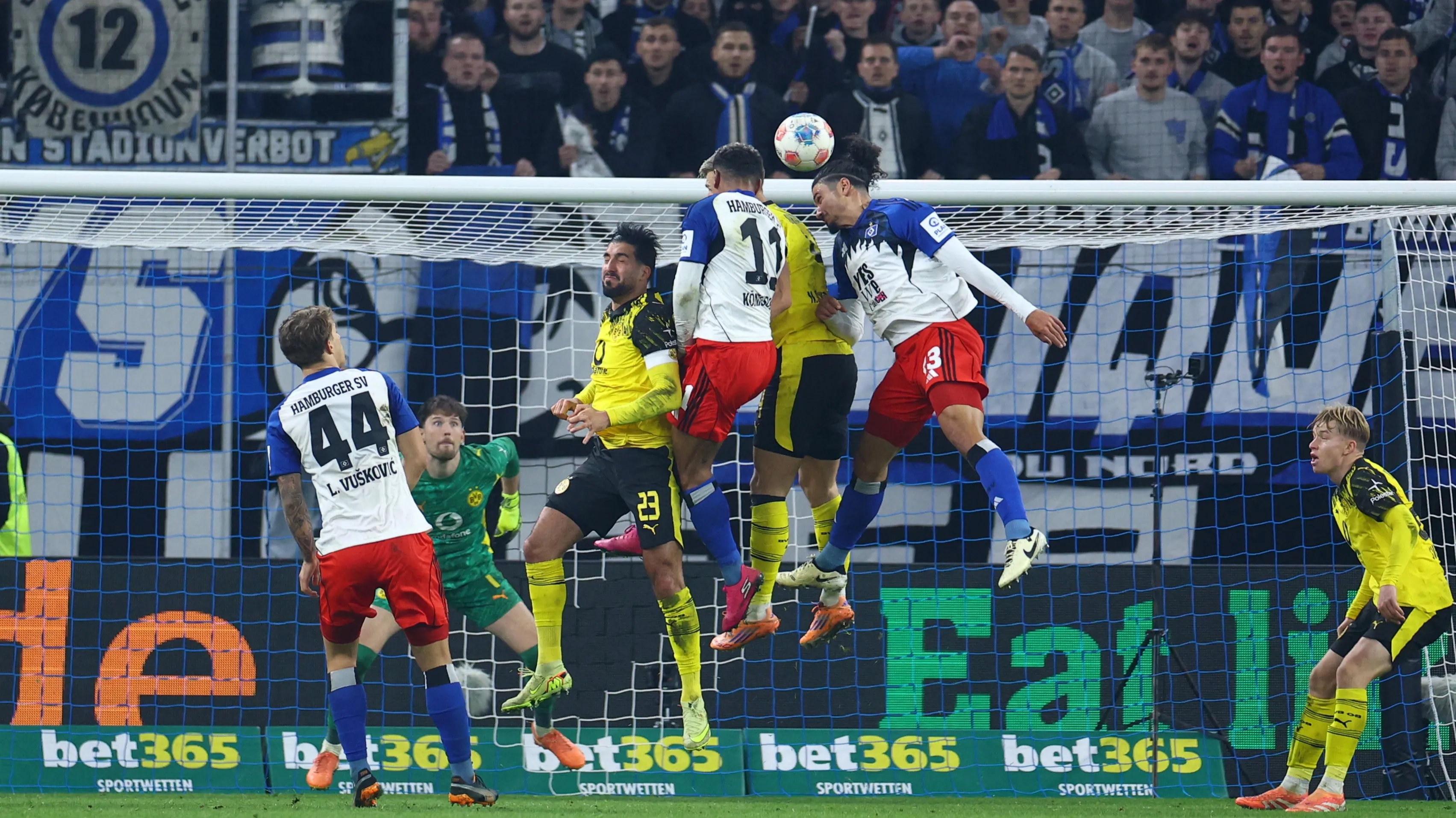 الدوري الألماني - سبب تأجيل مباراة هامبورغ وباير ليفركوزن 