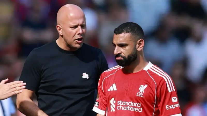 سلوت يعلق على إصابة محمد صلاح وهدف مونوز المثير للجدل