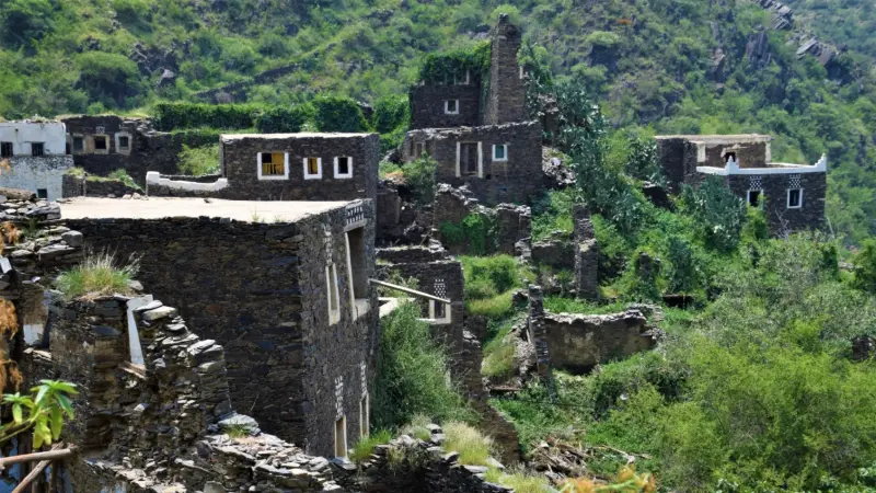 كم بلغ إجمالي الإنفاق السياحي في منطقة عسير للسياحة الوافدة والمحلية خلال عام 2023؟