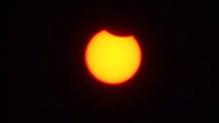 كسوف الشمس يوم 29 رمضان.. من سيراه؟