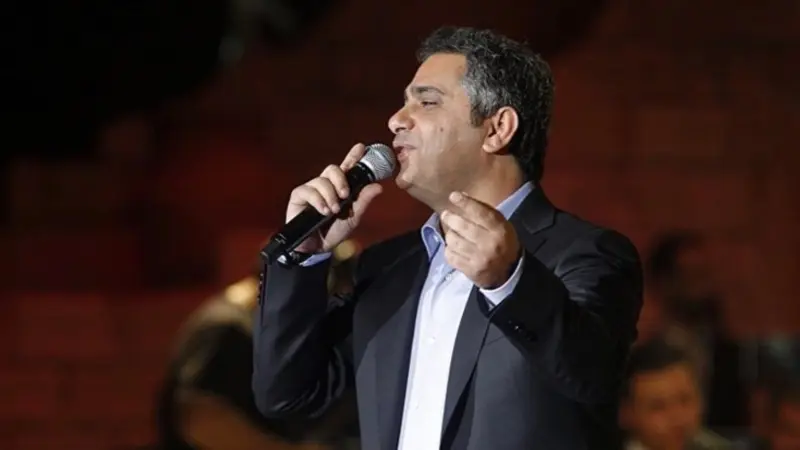 هل يعود فضل شاكر إلى المسرح قريبًا؟