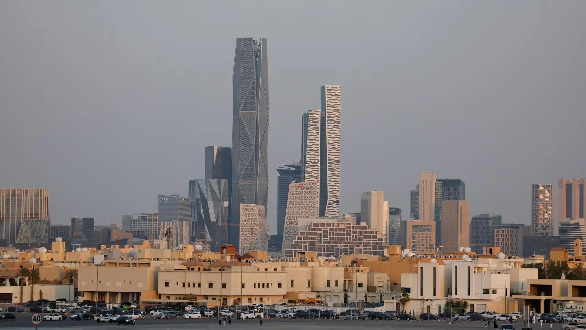 الترتيبات الجديدة تأتي بعدما شهد المطار تعليقا لعملياته التشغيلية خلال أكتوبر (رويترز) الترتيبات الجديدة تأتي بعدما شهد المطار تعليقا لعملياته التشغيلية خلال أكتوبر (رويترز)