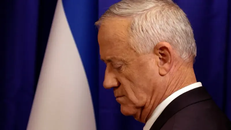 من هو بيني غانتس الذي استقال من حكومة نتانياهو؟