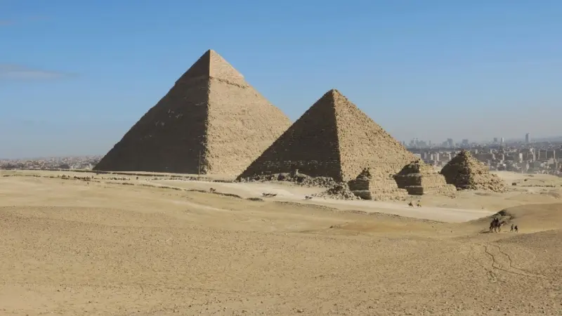 كيف صمدت الأهرامات 4 آلاف عام؟ زلزال مصر يكشف السر