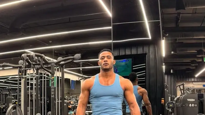 محمد رمضان يثير الجدل بفيديو شبه عار.. هل كان ثملا؟