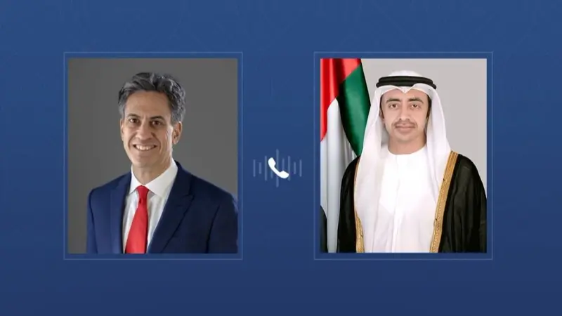 عبدالله بن زايد يبحث هاتفيا مع وزير خارجية بريطانيا التطورات الإقليمية
