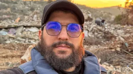 related_news_inside_blogsتصعيد في جنوب لبنان: غارة إسرائيلية تودي بحياة الإعلامي أحمد الحريري