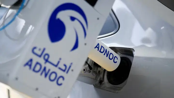 "أدنوك" تعيد ترتيب أوراقها عالميا.. نقل حصة "OMV" إلى "XRG"