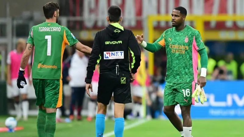 الدوري الإيطالي - ميلان يفقد حارسه ومدربه قبل مواجهة أودينيزي