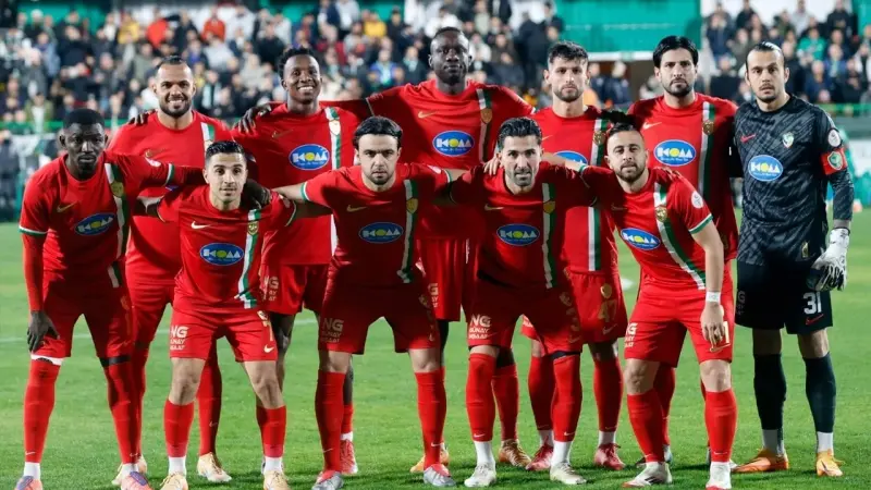 أزمة التضامن مع كرديات سوريا تصل كرة القدم التركية