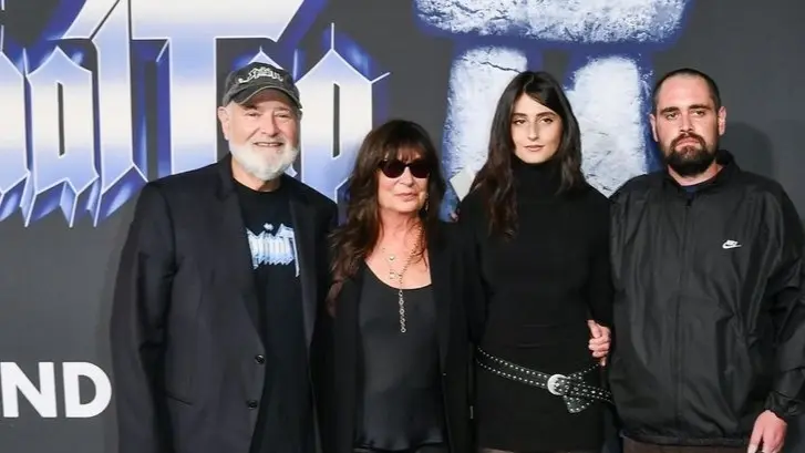 من هو نيك راينر المتهم بقتل والده روب راينر ووالدته ميشيل سينجر؟