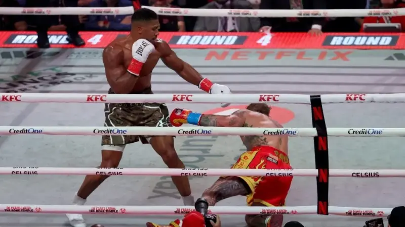 ماذا حدث لبطل العالم السابق؟ تفاصيل إصابة أنتوني جوشوا في حادث سير بنيجيريا