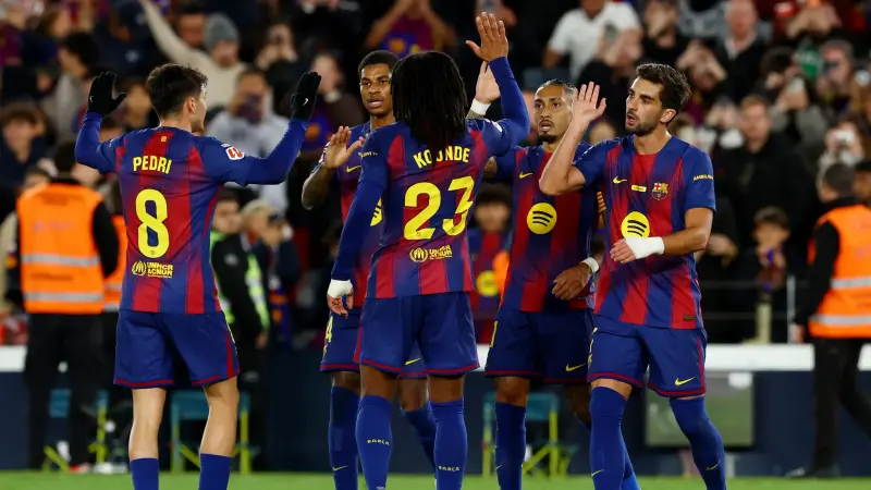 تشكيلة برشلونة اليوم أمام فياريال مع غيابات القائمة.. غياب مايسترو الوسط