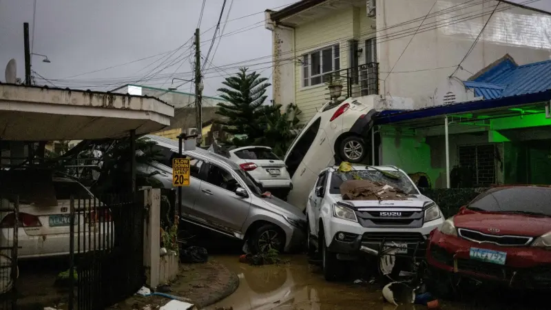 الإعصار كالمايغي في الفلبين يتسبب بمقتل أكثر من 90 شخصا