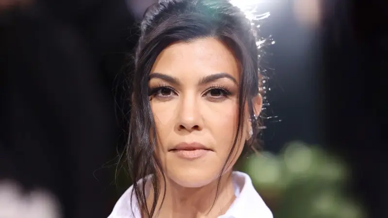 صورة - كورتني كارداشيان تشرب حليب الأم.. ما الفائدة؟