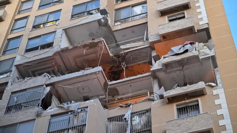 فيديو - غارة إسرائيلية تستهدف شقة سكنية في العاصمة بيروت