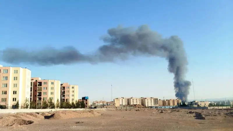 فيديو - اندلاع حريق جديد قرب طهران يثير القلق في إيران