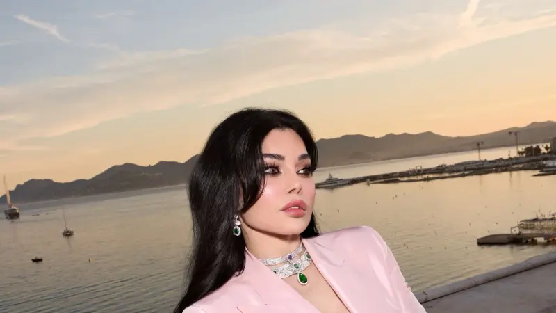 هيفاء وهبي تخطف الأضواء بافتتاح "سعادة ساحل" في رأس الحكمة