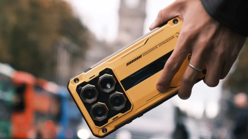 فيديو وصور - هاتف مصفّح ببطارية عملاقة وكاميرات رؤية ليلية