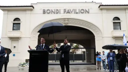 related_news_inside_blogsوسط دعوات للتظاهر.. الرئيس الإسرائيلي يبدأ زيارة إلى أستراليا