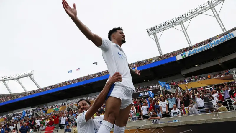 بعد الأداء المشرف في المونديال.. علاء مبارك يشيد بنادي الهلال