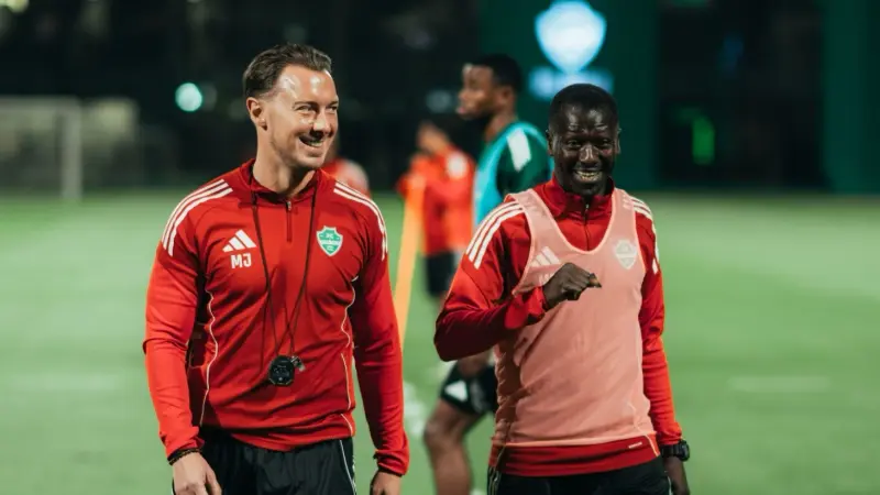 القنوات الناقلة لمباراة الأهلي ضد ضمك اليوم في دوري روشن السعودي مع الموعد والتشكيلة