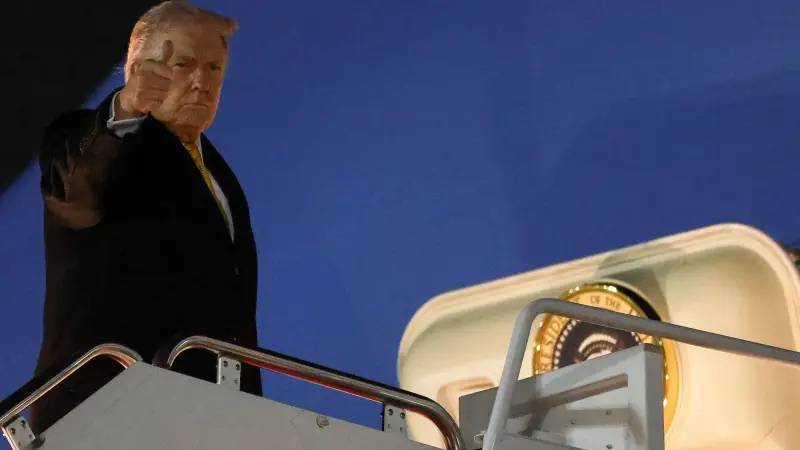 ترامب يصدر عفوا رئاسيا عن 77 من حلفائه بقضية انتخابات 2020