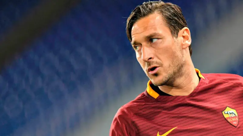 عودة توتي من الاعتزال.. أسطورة كرة القدم الإيطالية قريبا في الملاعب