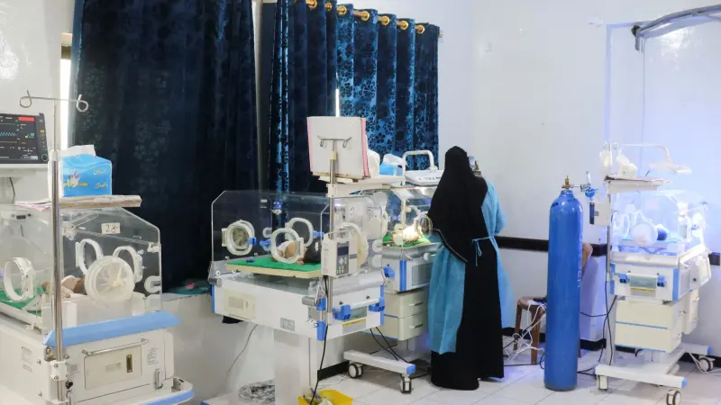 بسبب "الحوثيين".. أزمة الوقود تهدد حياة حديثي الولادة في اليمن