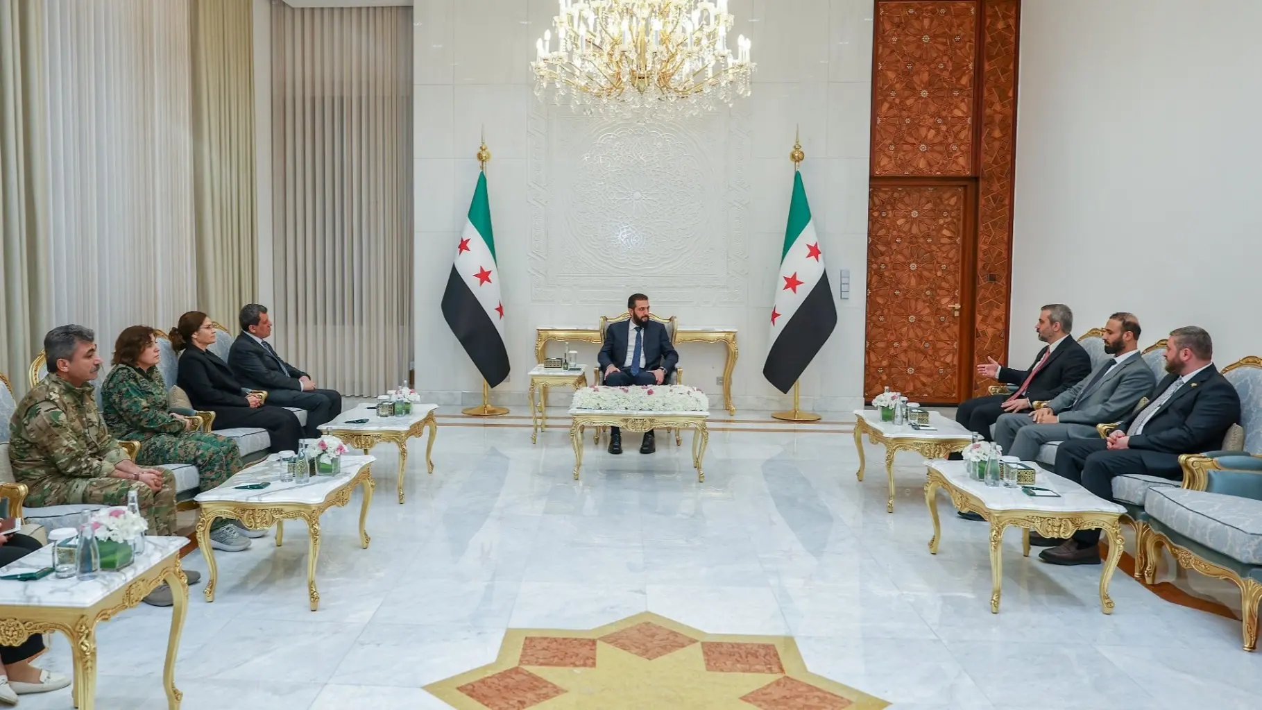 نجح الشرع في وضع "قسد" داخل مؤسسات الدولة (إكس) نجح الشرع في وضع "قسد" داخل مؤسسات الدولة (إكس)