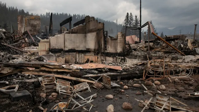 تقدم في إخماد حرائق جاسبر الكندية وتوقعات بالسيطرة الكاملة