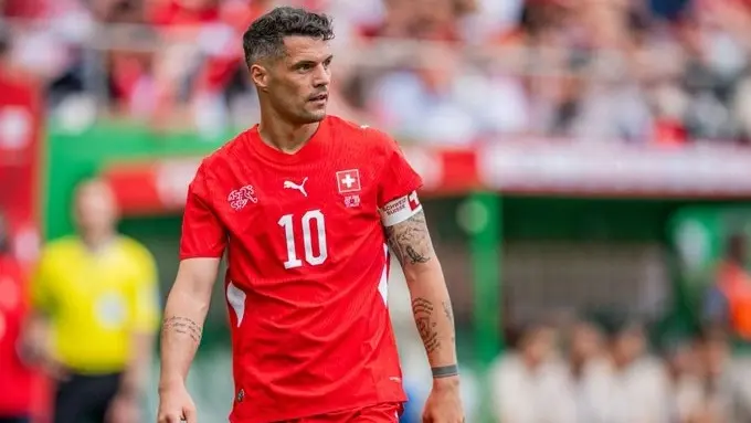 ما مصير تشاكا مع منتخب سويسرا بعد قضية تزوير شهادة كورونا؟