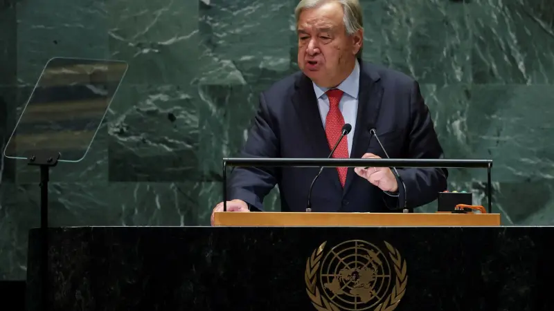 الأمم المتحدة تحذر من أن "لبنان على حافة الهاوية"