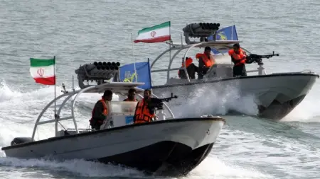 حادثة ثانية في البحر.. زوارق إيرانية تعترض ناقلة نفط أميركية