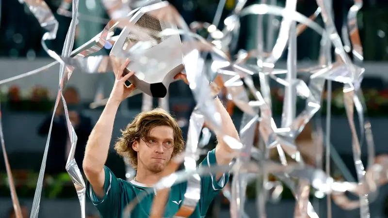 الروسي أندريه روبليف يتوج ببطولة مدريد المفتوحة للتنس