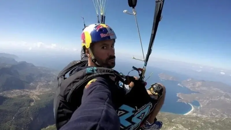 فيديو - رغم خبرته الطويلة.. وفاة طيار شراعي لبناني بعد سقوطه بالبحر